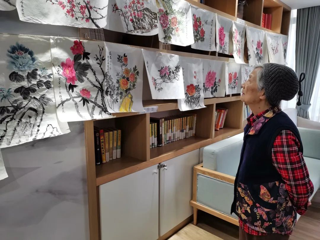 养老院里纸上的春天 | 钦州路望年荟里的长者个人书画展